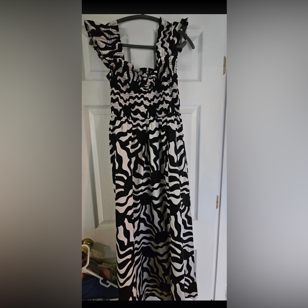 LOFT Monochrome Ruffle Sleeve Dress - Picture 3 of 3